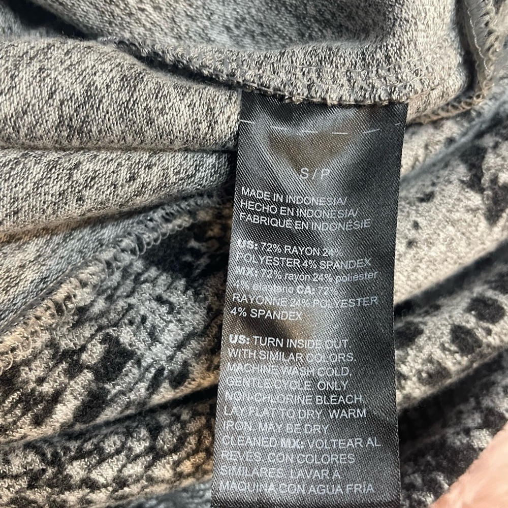 White House Black Market Funnel Neck Tunic Snakeprint, Small Zip Collar size S - Picture 7 of 7